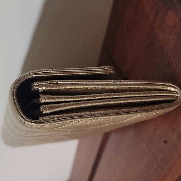 Chanel gold matelasse bifold lambskin wallet with box - Picture 7 of 8